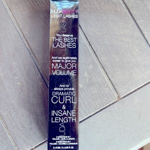 This Huda Beauty mascara is the bomb ! come on anything Huda make is ❤️